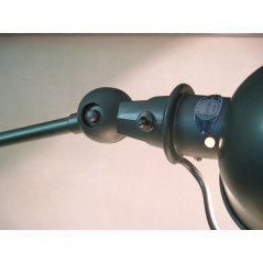 Lampe Jielde 2 bras vert clair industrie sur socle en Cyprès