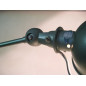 Lampe Jielde 2 bras vert clair industrie sur socle en Cyprès