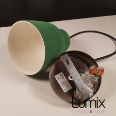 Suspension COPPA forme vase en céramique finition vert feuille