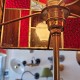 Lampe à poser LUXF-SERIE1 en vitrail Tiffany, béton noir, cuivre et laiton