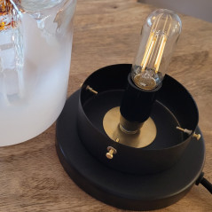 Lampe à poser en métal peint en noir et verrine Opaline Murano Mazzega 1960