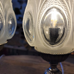 Paire de lampe à poser des année 1950 en métal Régule et verre ornés moulé d'origine - Entièrement restaurée