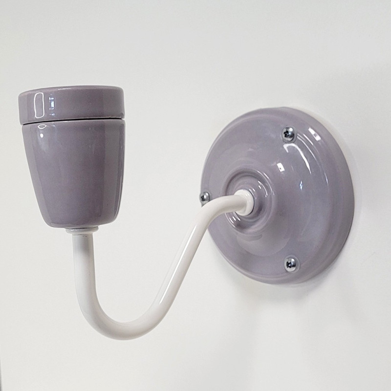 Applique véritable porcelaine gris souris et tube col de cygne en métal peint en blanc et vernis
